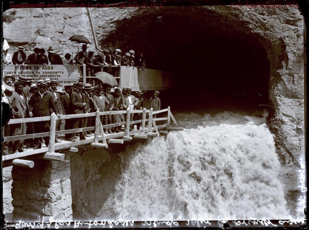 LOS ACTOS DE INAUGURACIÓN DEL PANTANO DE LA PEÑA, FOTOGRAFIADOS POR AURELIO GRASA EN 1913