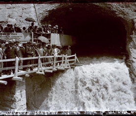 LOS ACTOS DE INAUGURACIÓN DEL PANTANO DE LA PEÑA, FOTOGRAFIADOS POR AURELIO GRASA EN 1913